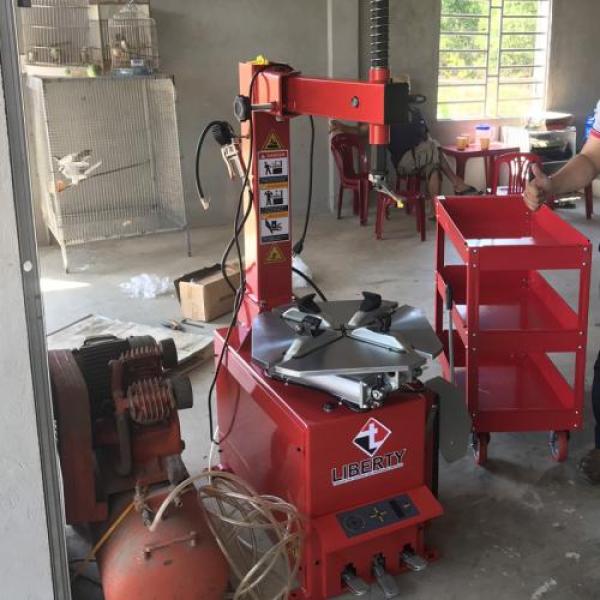 Tủ đồ nghề 2 cánh 3 ngăn kéo 2 khay KT: 1100Wx550Dx1800Hmm