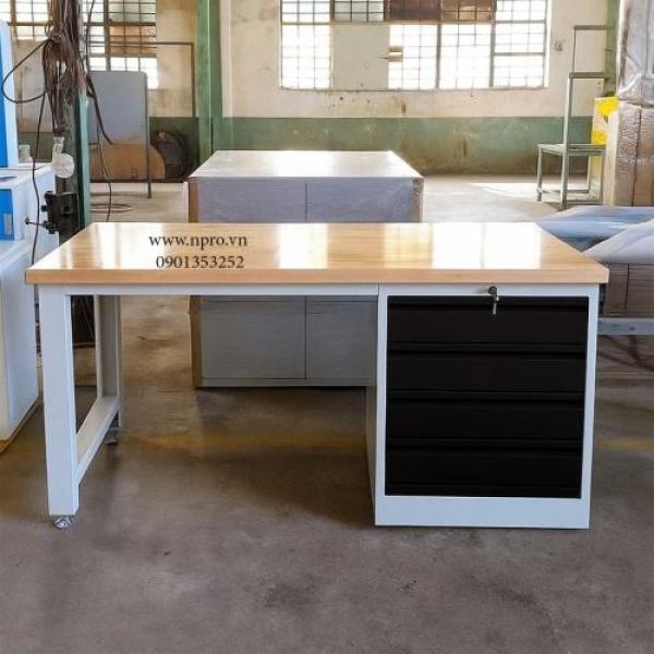 Bàn cơ khí KT: W1500xD750xH800mm Bàn cơ khí KT: W1500xD750xH800mm
