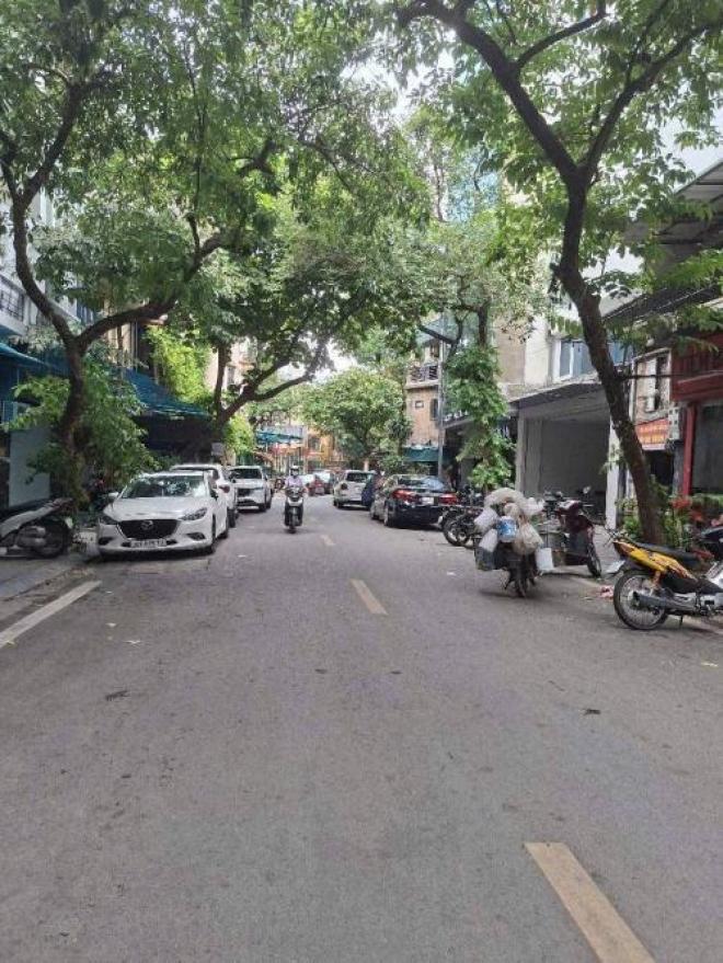 Mặt phố siêu hiếm đỗ hành bán 141M tặng nhà hai bà trưng Mặt phố siêu hiếm đỗ hành bán 141M tặng nhà hai bà trưng