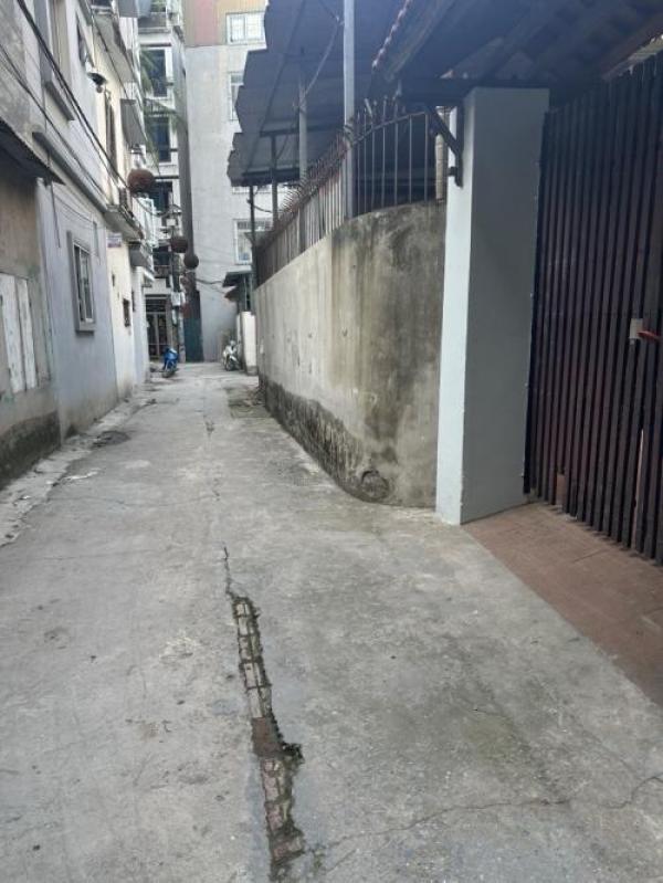 Bán nhà lĩnh nam 6 tầng long lanh hoàng mai Bán nhà lĩnh nam 6 tầng long lanh hoàng mai