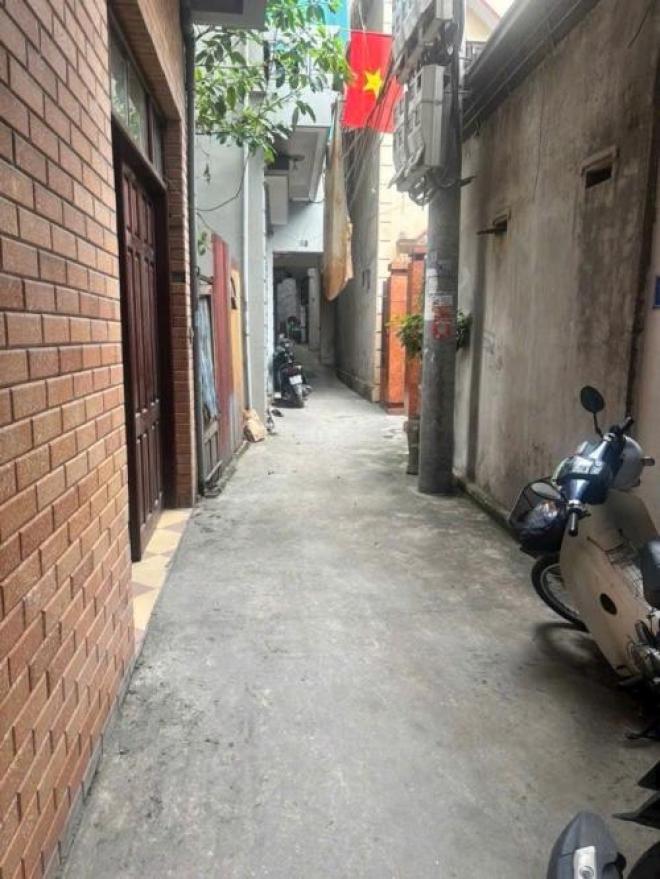 Bán 117m nguyễn khoái tặng nhà ngõ thông hoàng mai