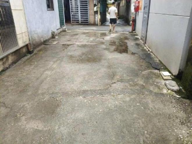 Bát khối bán 35M đất ô tô vào đất long biên