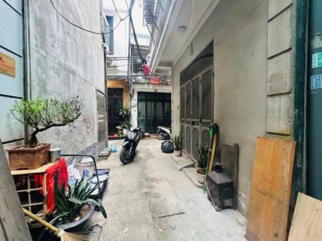 Bán 73M lạc trung tặng nhà SH quay đầu sát phố hai bà trưng Bán 73M lạc trung tặng nhà SH quay đầu sát phố hai bà trưng