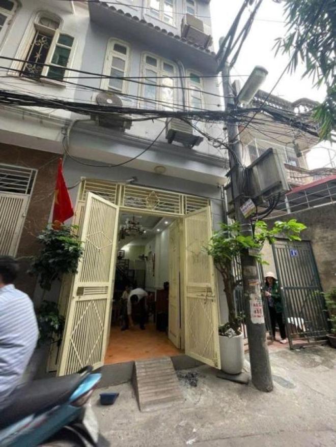 Bán nhà đường hoàng mai 4 tầng dân xây ở ngay ô tô đỗ cửa lô góc