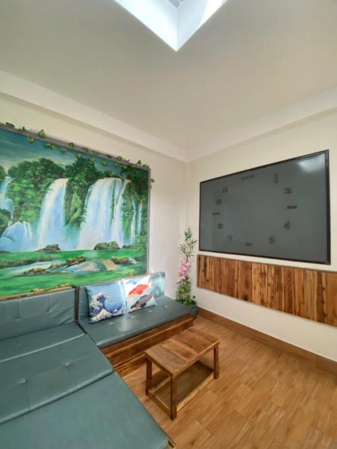 ***Cho thuê phòng Q.6 có sẵn TV 65 inch