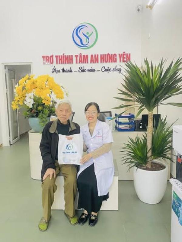 Cần làm gì khi người thân có biểu hiện lãng tai? Cần làm gì khi người thân có biểu hiện lãng tai?