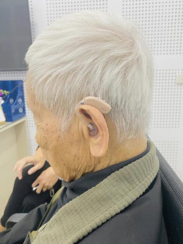 Cần làm gì khi người thân có biểu hiện lãng tai? Cần làm gì khi người thân có biểu hiện lãng tai?