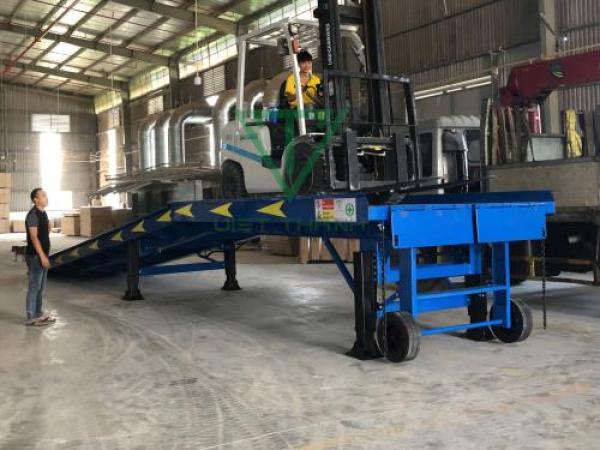 Cầu Dốc Xe Nâng Cầu Dốc Xe Nâng